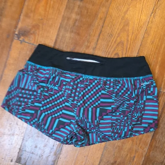 Nike Vibrant Geometric Athletic Shorts for Women Sz Medium - Picture 4 of 5